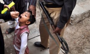 حملات تطعيم تحت تهديد السلاح في باكستان